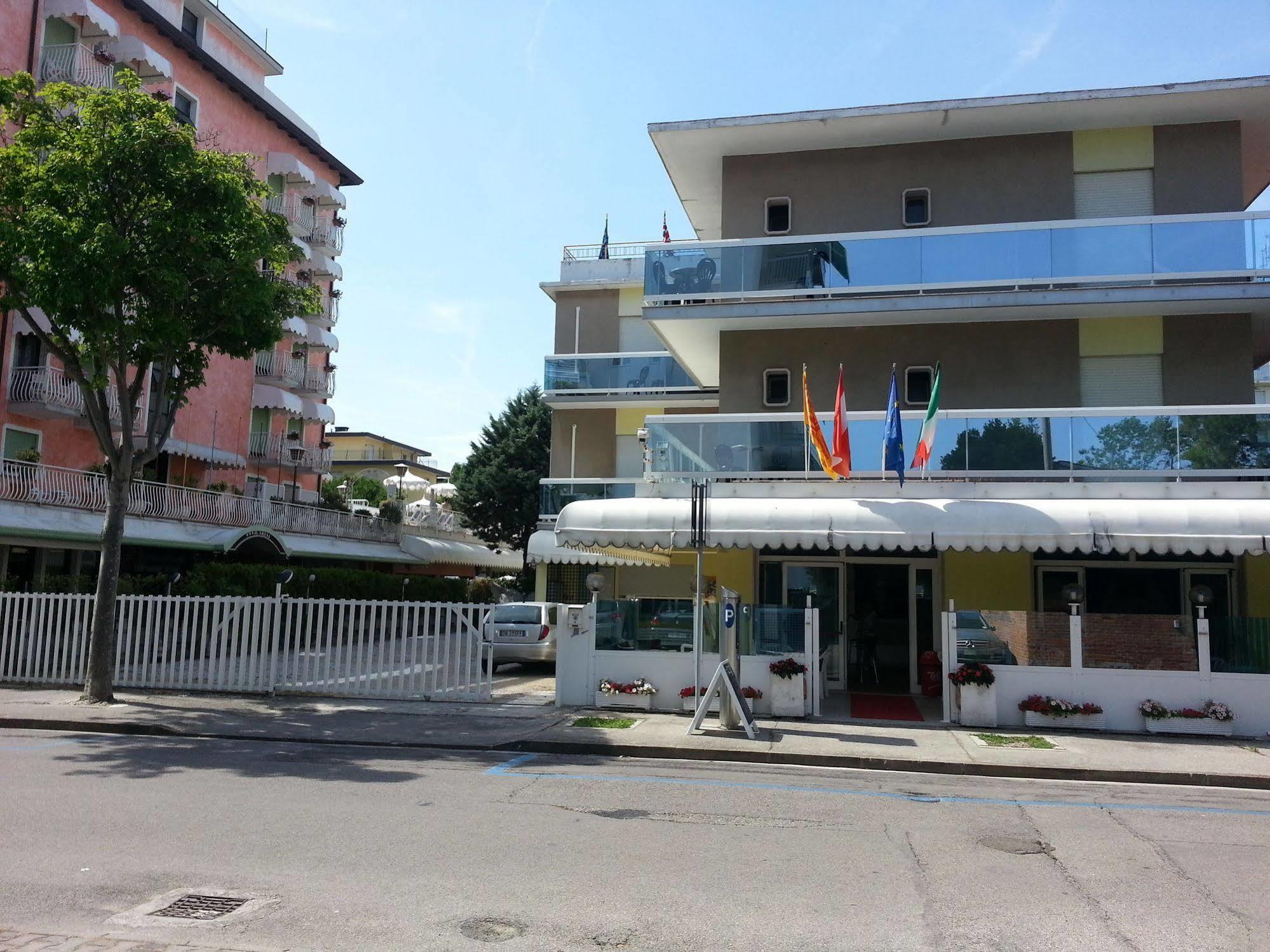Hotel Laguna ลิโดดิเยโซโล ภายนอก รูปภาพ